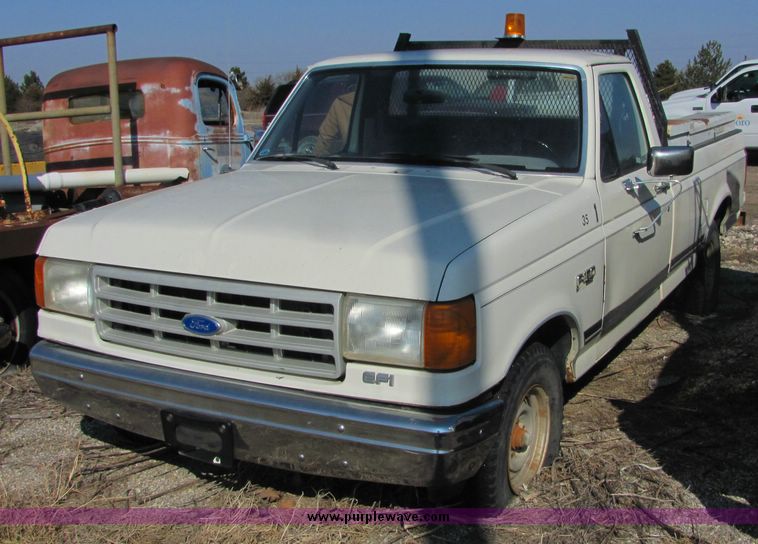 image for item 3425 1989 Ford F-150 pickup
