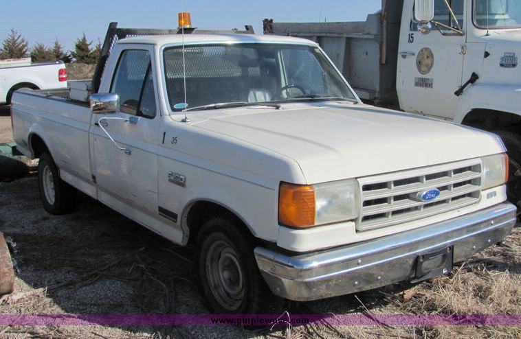 image for item 3425 1989 Ford F-150 pickup