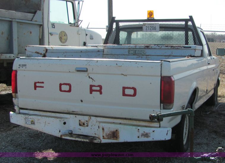 image for item 3425 1989 Ford F-150 pickup