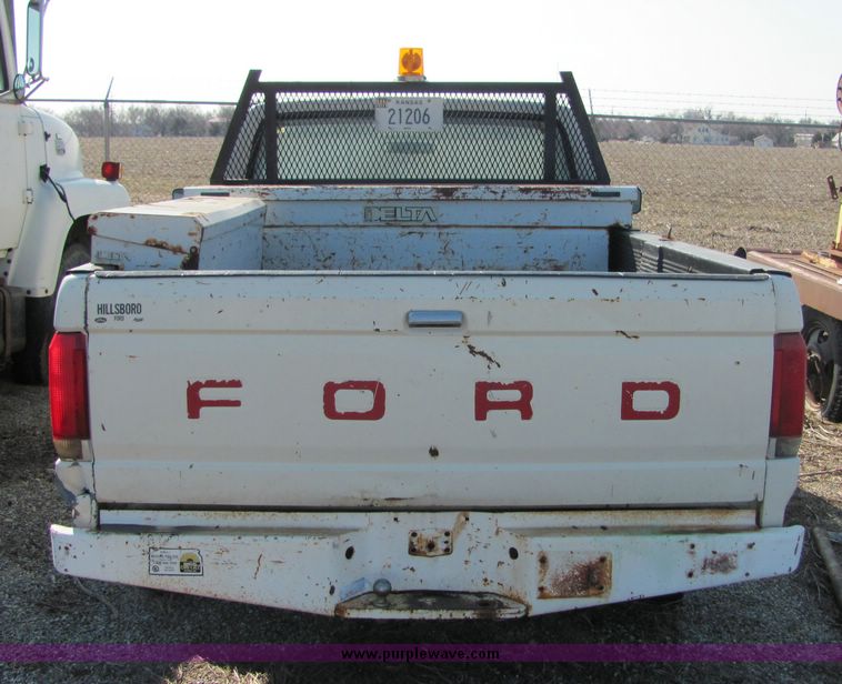 image for item 3425 1989 Ford F-150 pickup