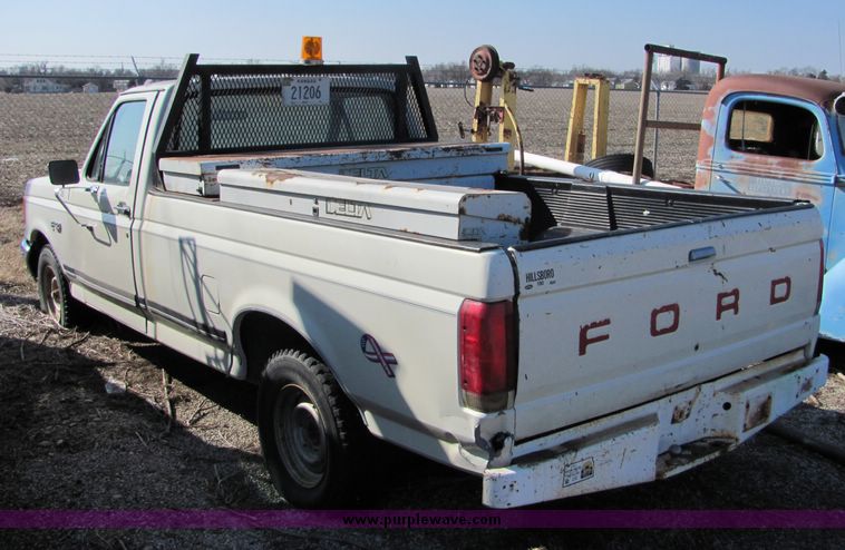 image for item 3425 1989 Ford F-150 pickup