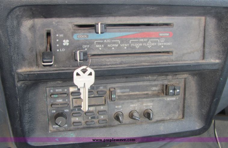 image for item 3425 1989 Ford F-150 pickup