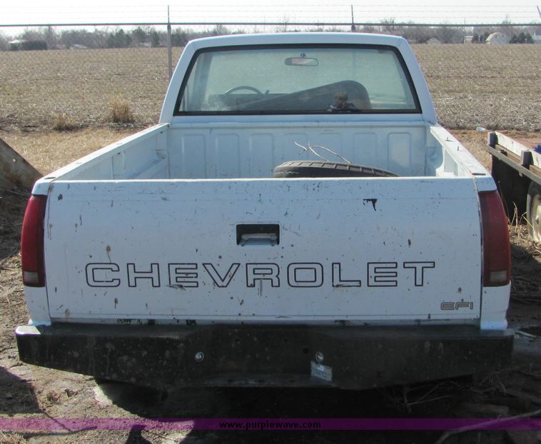 image for item 3429 1989 Chevrolet C1500 pickup