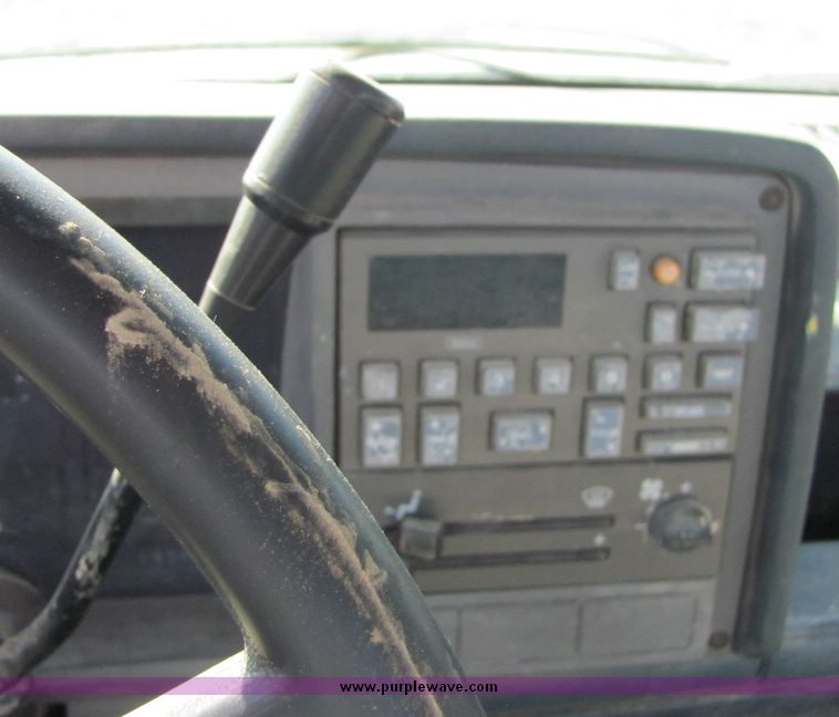 image for item 3429 1989 Chevrolet C1500 pickup