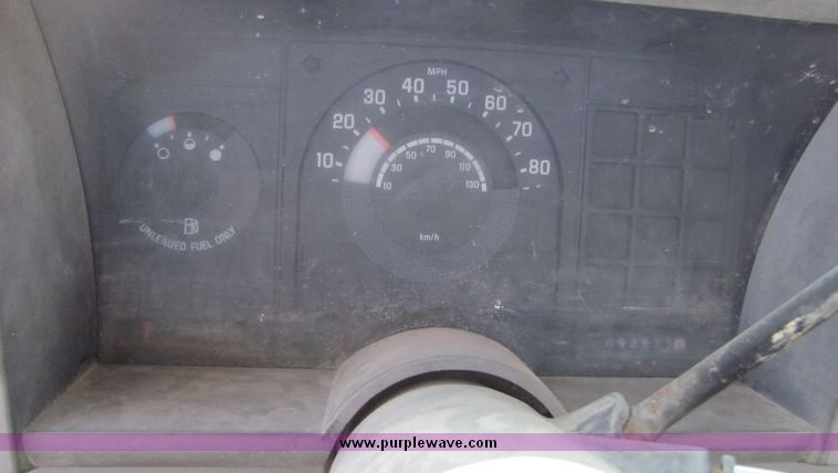 image for item 3429 1989 Chevrolet C1500 pickup