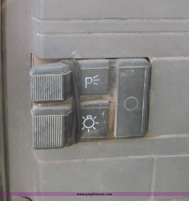 image for item 3429 1989 Chevrolet C1500 pickup