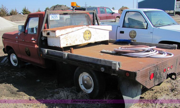 image for item 3430 1979 Ford F-100 pickup