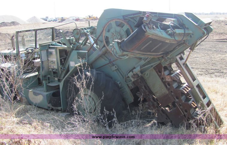 image for item 3433 FN 4262 trenching machine