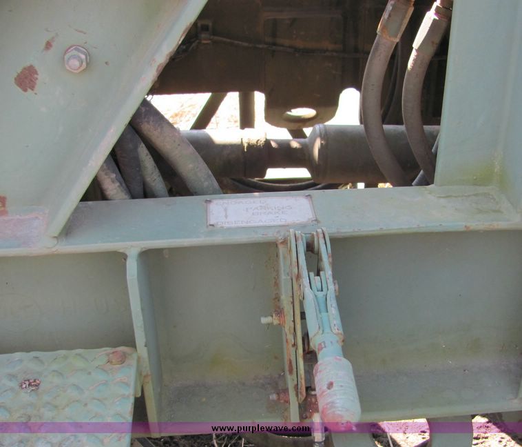 image for item 3433 FN 4262 trenching machine