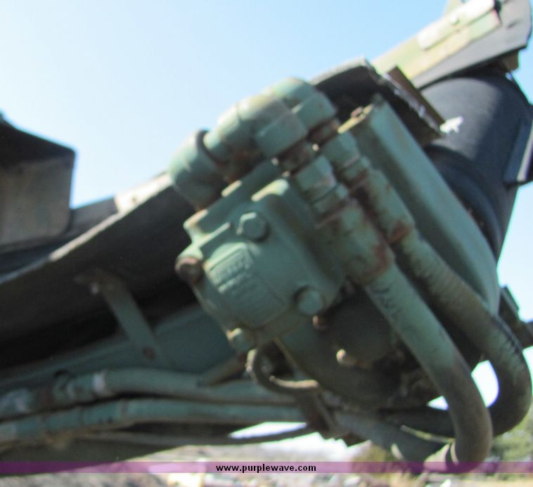 image for item 3433 FN 4262 trenching machine