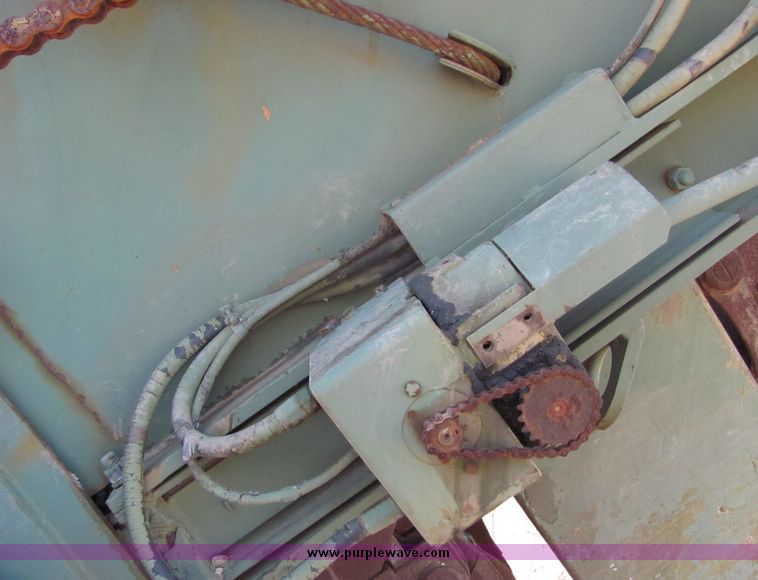 image for item 3433 FN 4262 trenching machine