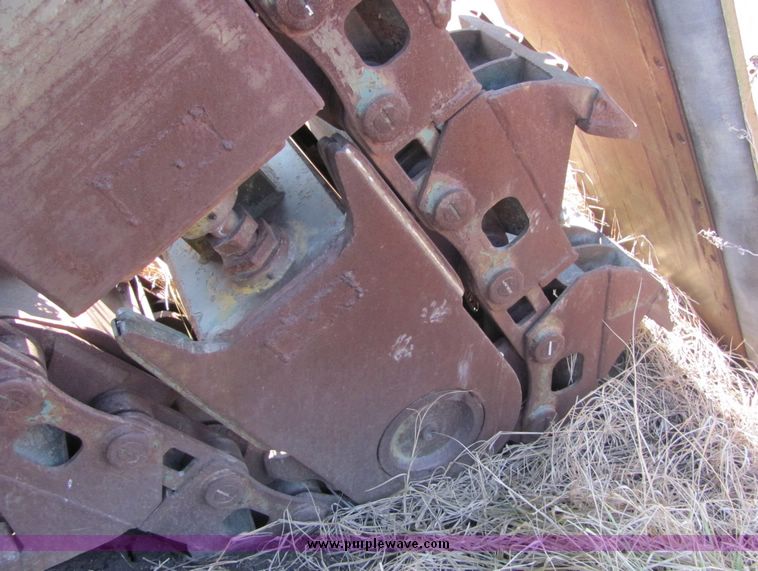 image for item 3433 FN 4262 trenching machine