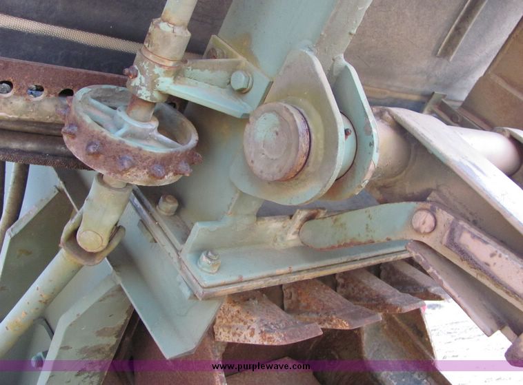 image for item 3433 FN 4262 trenching machine