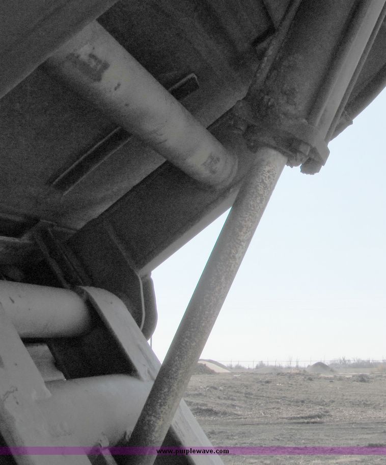 image for item 3433 FN 4262 trenching machine