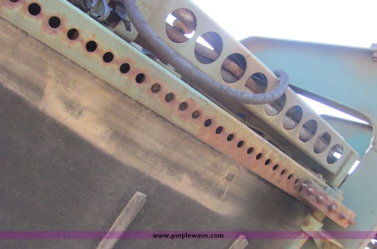 image for item 3433 FN 4262 trenching machine