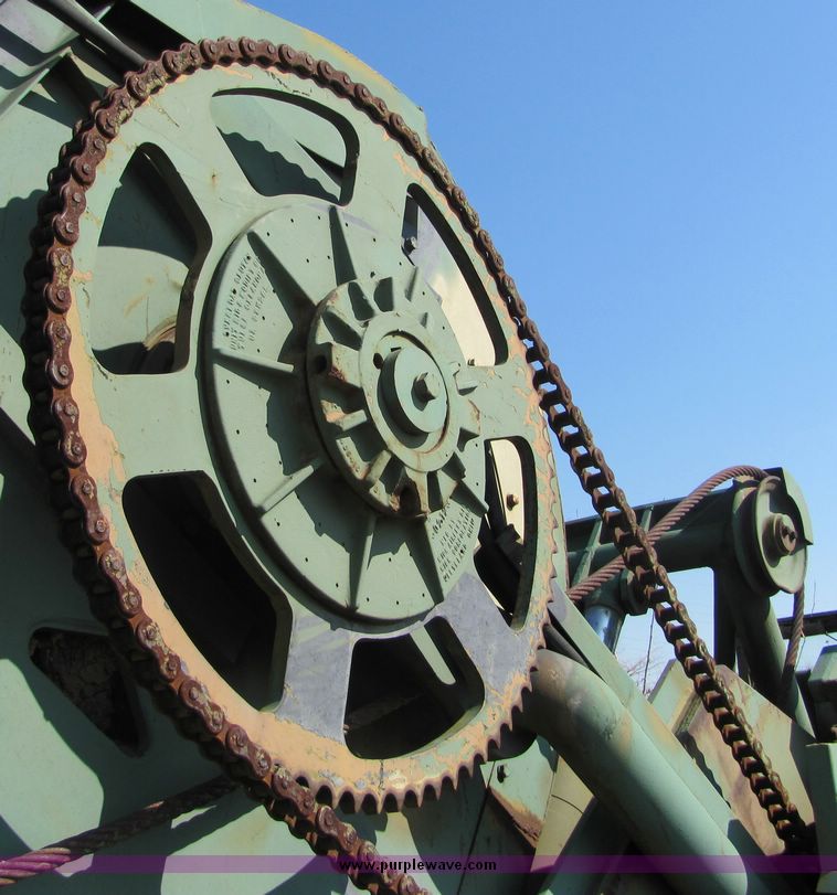 image for item 3433 FN 4262 trenching machine