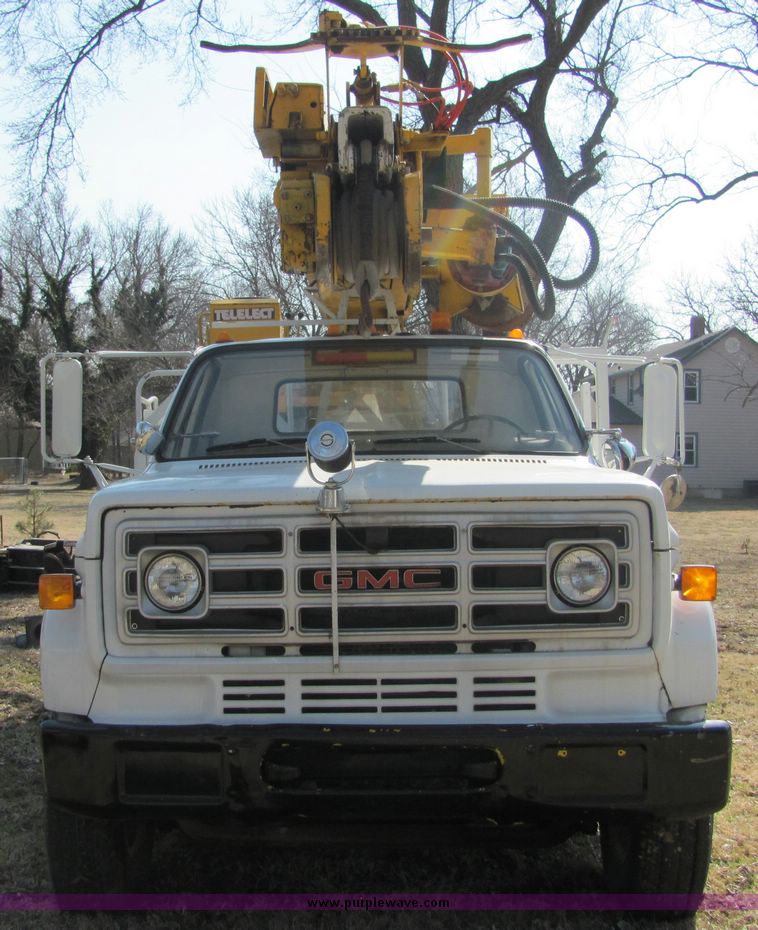 image for item 3448 1985 GMC C6500 C7D042 auger truck