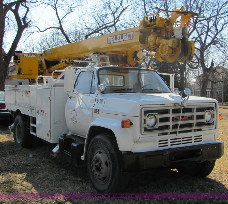 image for item 3448 1985 GMC C6500 C7D042 auger truck