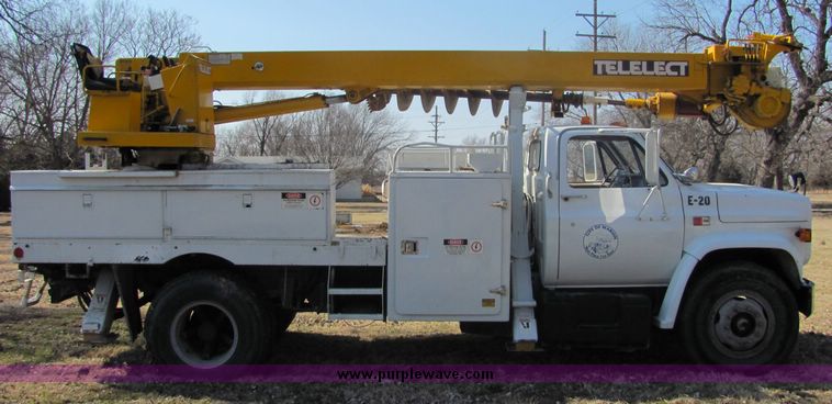 image for item 3448 1985 GMC C6500 C7D042 auger truck