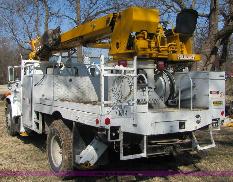 image for item 3448 1985 GMC C6500 C7D042 auger truck