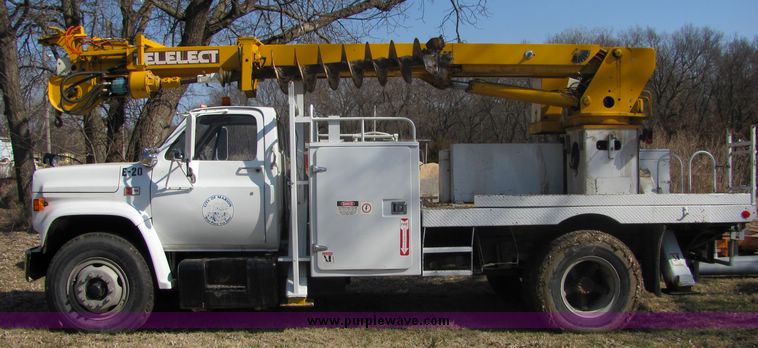 image for item 3448 1985 GMC C6500 C7D042 auger truck