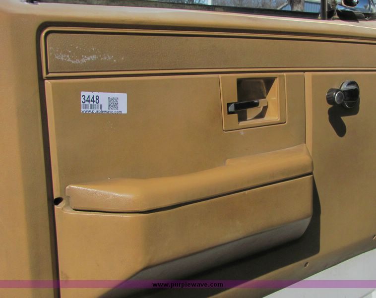 image for item 3448 1985 GMC C6500 C7D042 auger truck