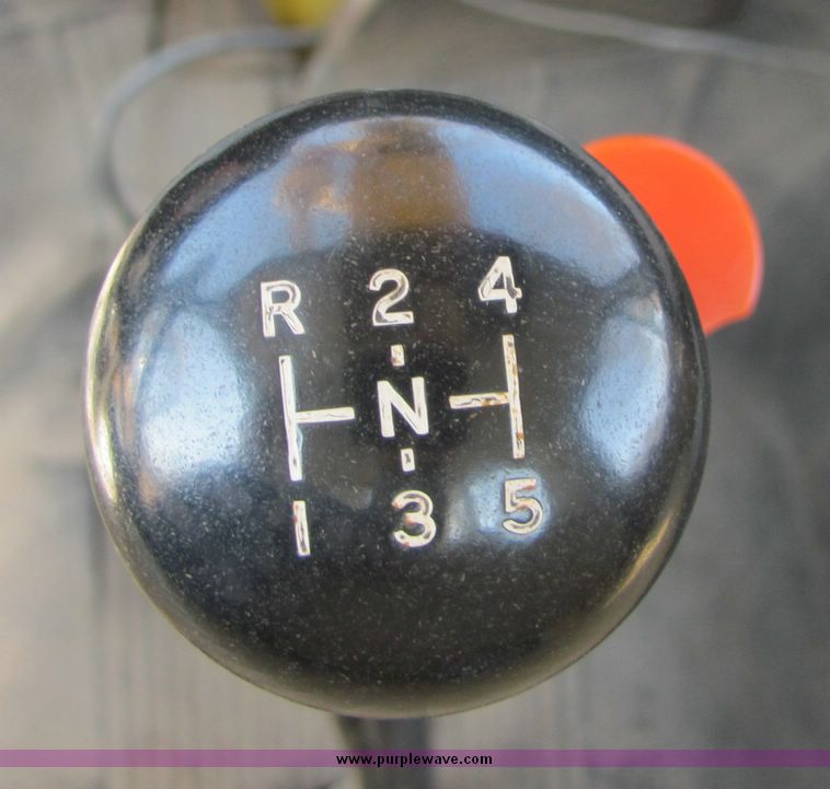 image for item 3448 1985 GMC C6500 C7D042 auger truck