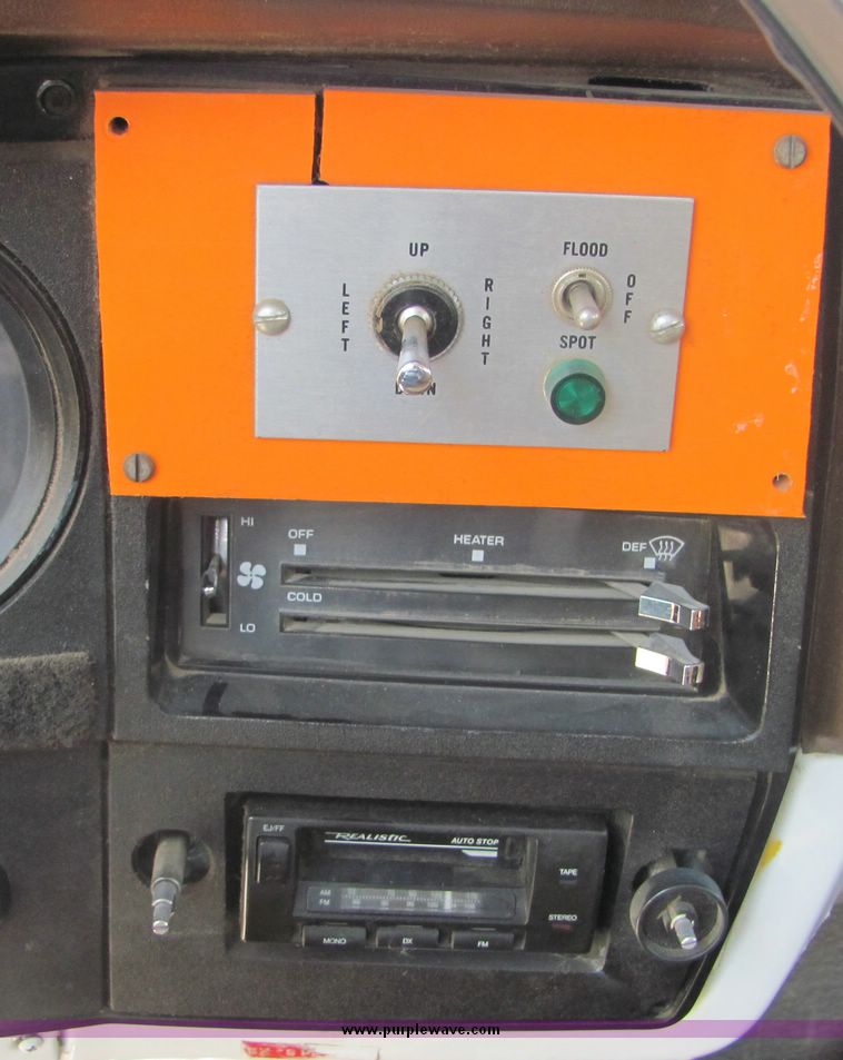 image for item 3448 1985 GMC C6500 C7D042 auger truck