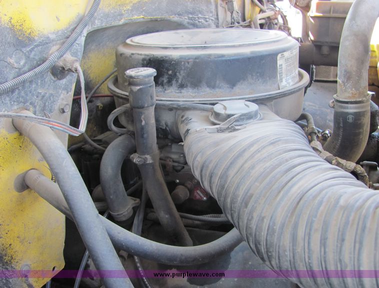 image for item 3448 1985 GMC C6500 C7D042 auger truck