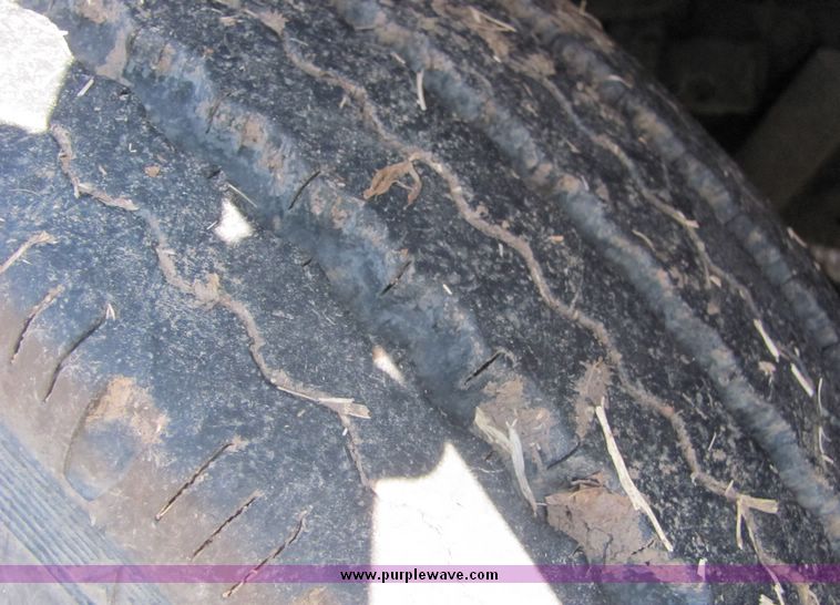 image for item 3448 1985 GMC C6500 C7D042 auger truck