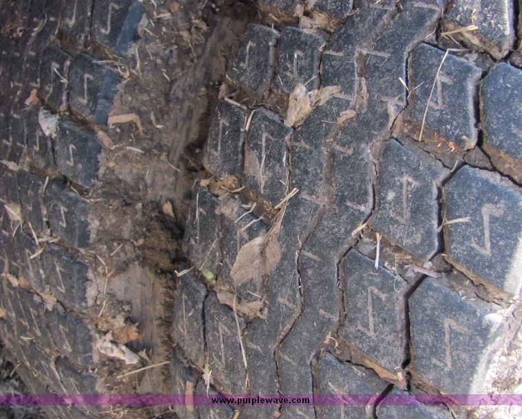 image for item 3448 1985 GMC C6500 C7D042 auger truck