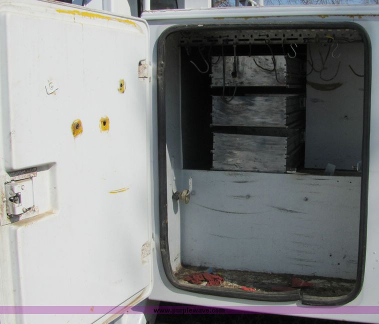 image for item 3448 1985 GMC C6500 C7D042 auger truck