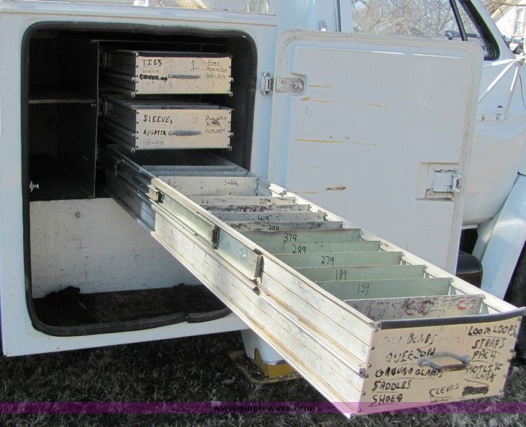 image for item 3448 1985 GMC C6500 C7D042 auger truck