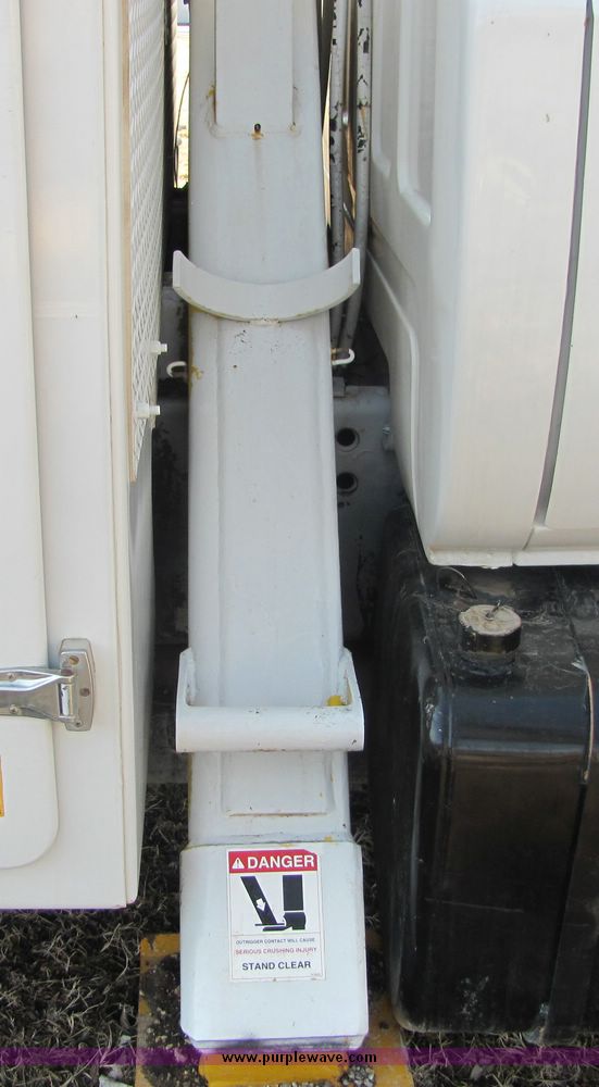 image for item 3448 1985 GMC C6500 C7D042 auger truck