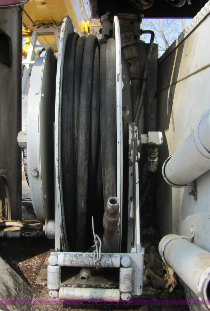 image for item 3448 1985 GMC C6500 C7D042 auger truck