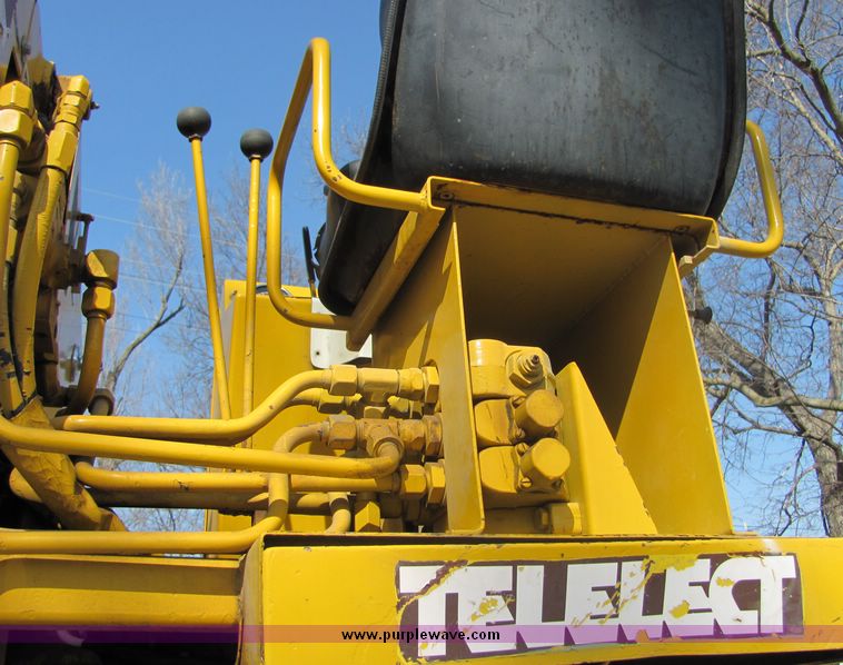 image for item 3448 1985 GMC C6500 C7D042 auger truck