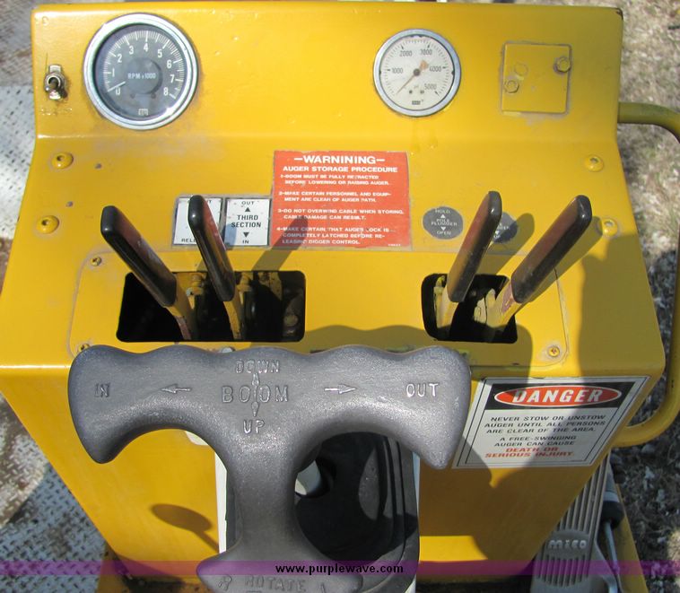 image for item 3448 1985 GMC C6500 C7D042 auger truck