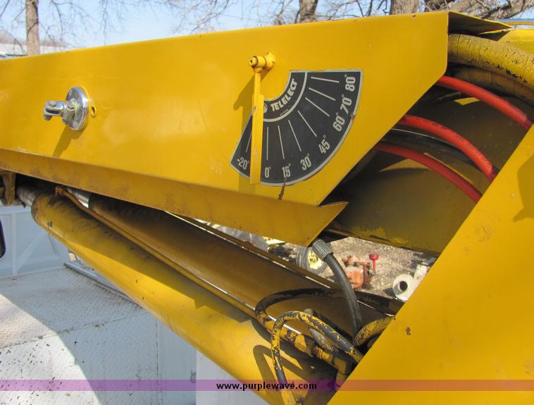 image for item 3448 1985 GMC C6500 C7D042 auger truck