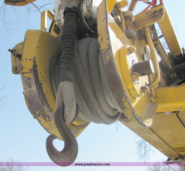 image for item 3448 1985 GMC C6500 C7D042 auger truck