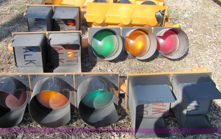 image for item 3450 (16) assorted traffic lights