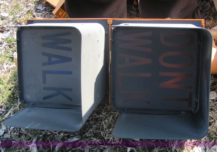 image for item 3450 (16) assorted traffic lights