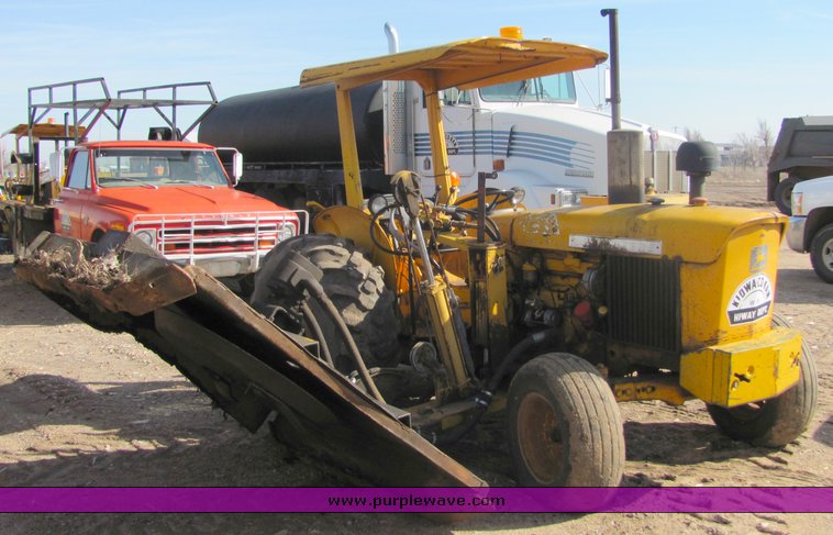 image for item 3495 1976 John Deere W-9 tractor