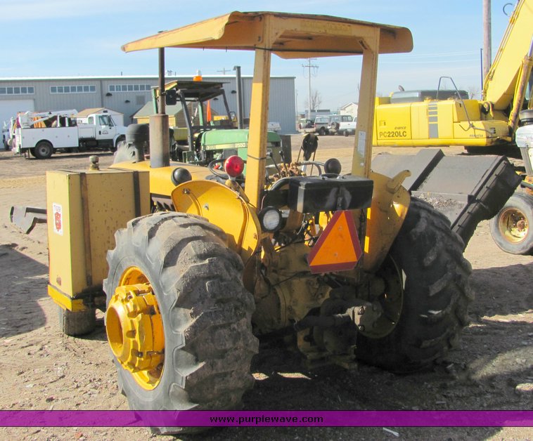 image for item 3495 1976 John Deere W-9 tractor