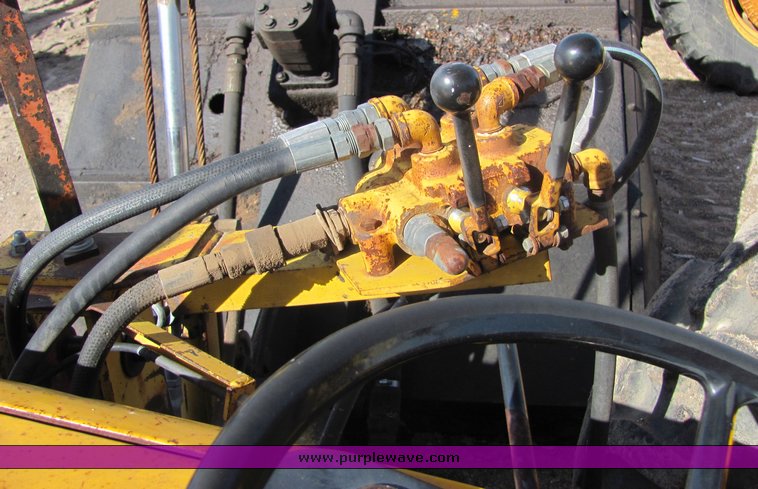 image for item 3495 1976 John Deere W-9 tractor