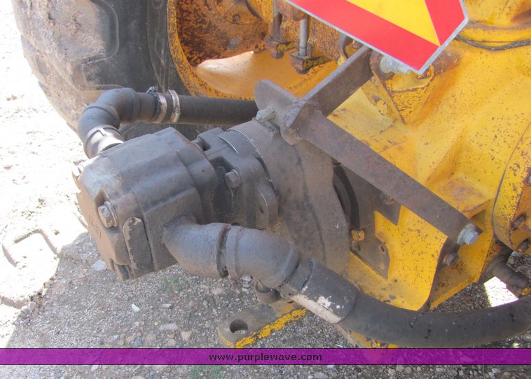 image for item 3495 1976 John Deere W-9 tractor