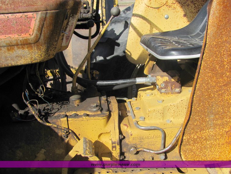 image for item 3497 1982 Ford 6610 Special tractor