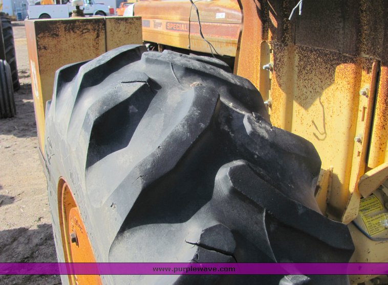 image for item 3497 1982 Ford 6610 Special tractor