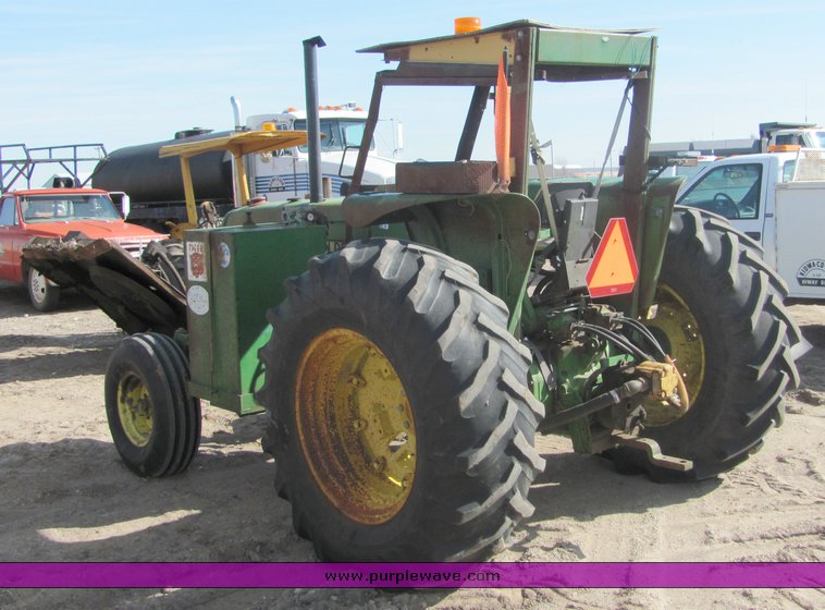 image for item 3498 1985 John Deere W-2 tractor