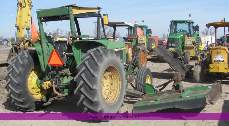 image for item 3498 1985 John Deere W-2 tractor