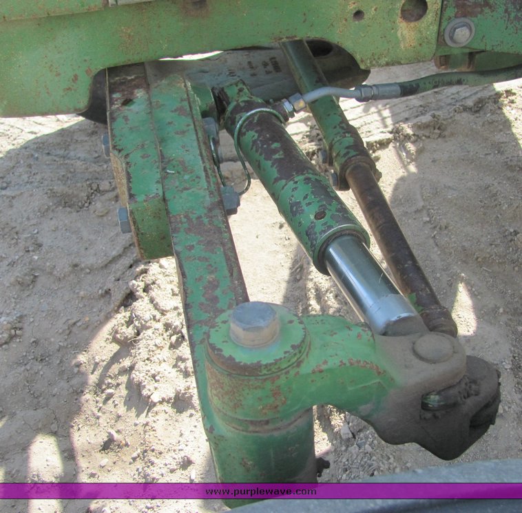 image for item 3498 1985 John Deere W-2 tractor